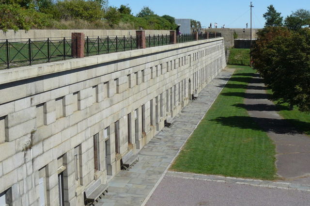 Inside view of the fort. Author: Zandcee – CC BY-SA 3.0