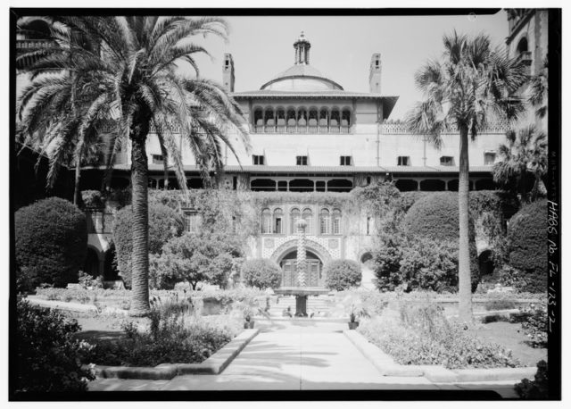 Part of the hotel in 1933. Author: Library of Congress