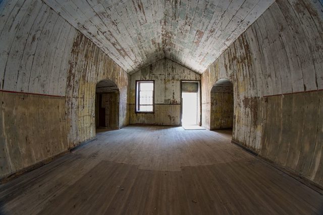 Part of the interior; alternative view. Author: Eric Kilby – CC BY-SA 2.0