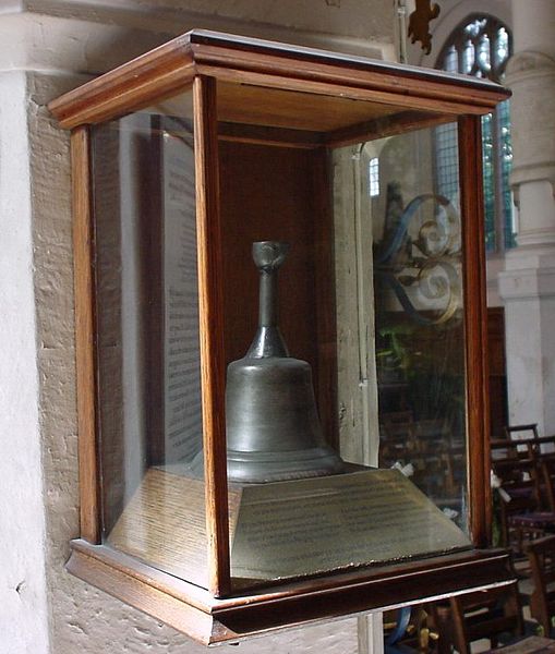 The execution bell. Author: Lonpicman – CC BY-SA 3.0