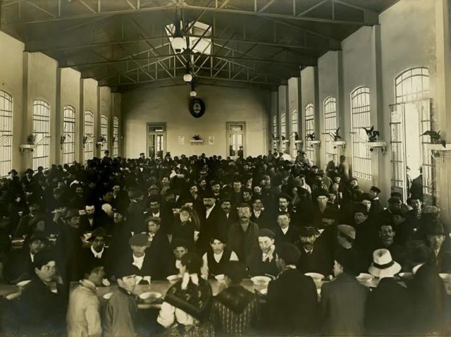 The dining hall inside the Hotel de Inmigrantes. Author: AGN Argentina
