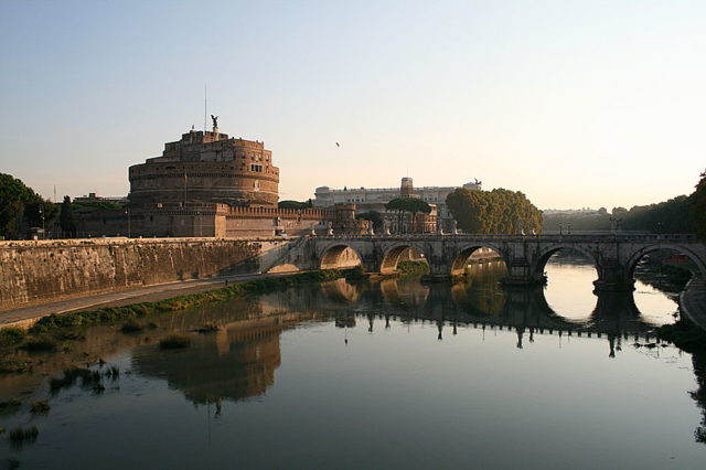 The Tiber River and Castel Sant’Angelo. Author: Jean-Pol GRANDMONT – CC BY-SA 3.0