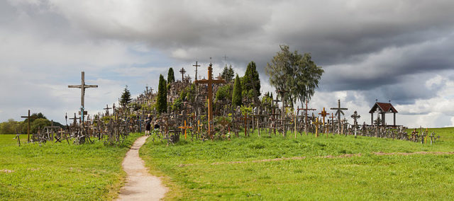 Where thousands of crosses stand. Author: Diego Delso – CC BY-SA 3.0