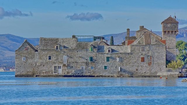 Kaštel Gomilica is a coastal town in Dalmatia, built in the first half of the 16th century by the Benedictine nuns from Split. It’s been used as a backdrop for the Free City of Braavos. Ivan T. CC BY-SA 3.0