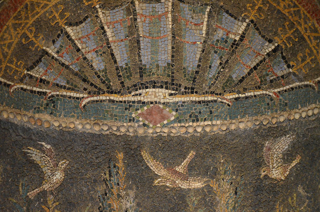 Mosaic niche from Baiae with garden scene, a peacock on a fence with other birds and leafy plants, 1st century – Author: Carole Raddato – CC BY 2.0