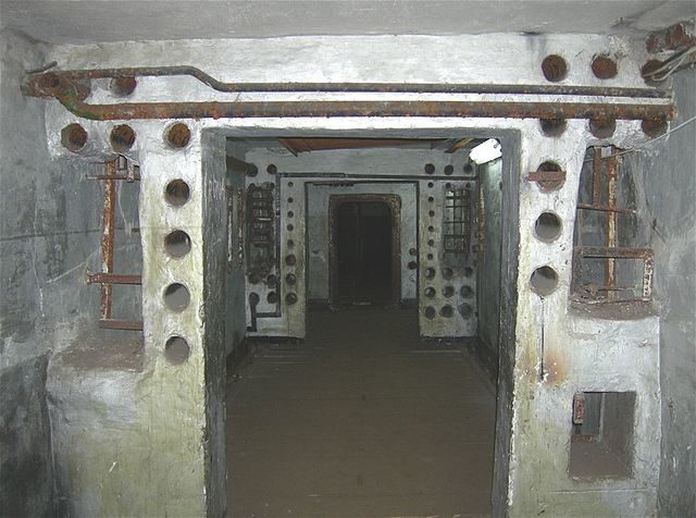 Underground tunnels/ Author: Charlie Phillips – CC BY 2.0