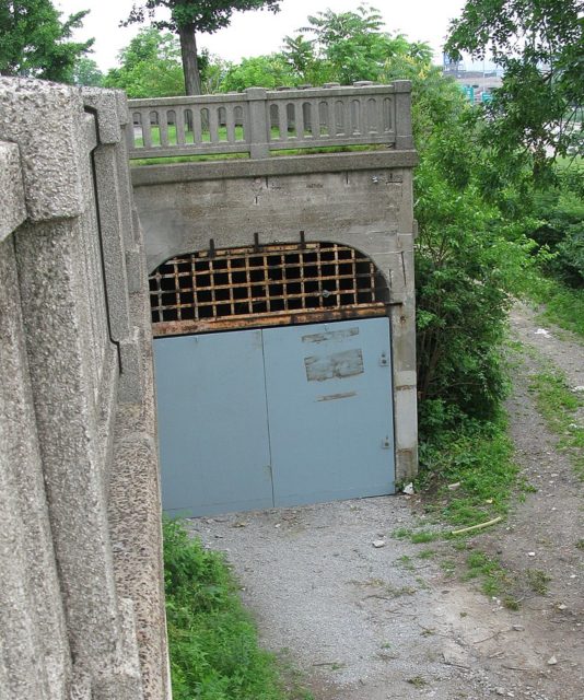 This tunnel entrance near the Western Hills Viaduct is clearly visible from Interstate 75