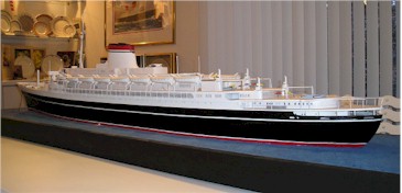 A model of the ocean liner. Author: Mampato – CC BY-SA 2.5