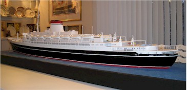 A model of the ocean liner. Author: Mampato – CC BY-SA 2.5