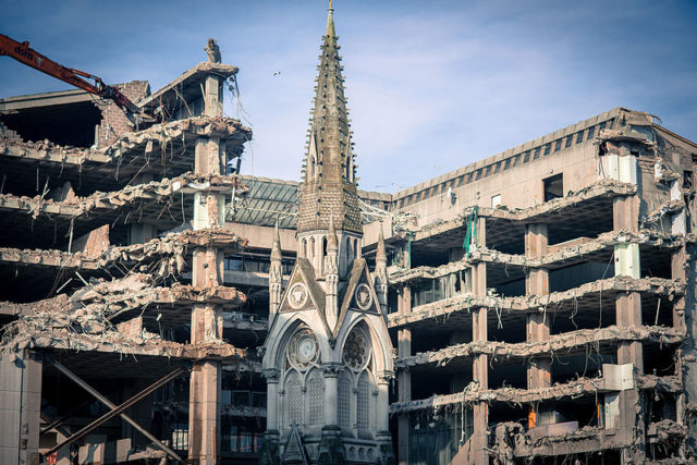 During demolition. Author: Bs0u10e01 – CC BY-SA 4.0