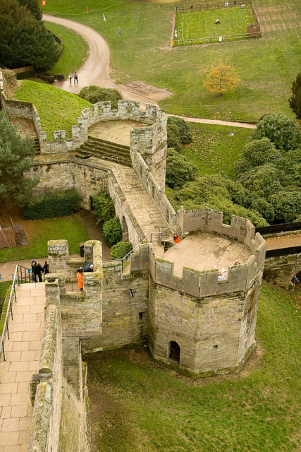 On top of the castle’s walls. Author: Andrew Griffith – CC BY 2.0