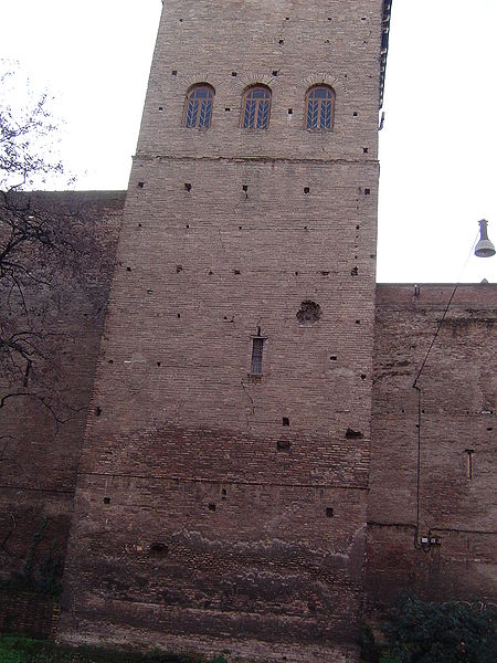 One of the wall towers. Author: Joris – CC BY-SA 3.0