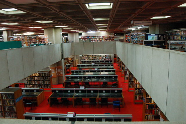Part of the reading rooms. Author: Simon gray – CC BY-SA 2.0