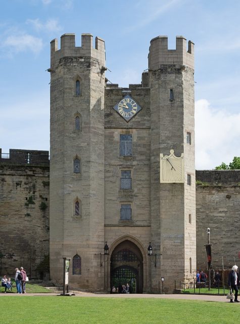 Photo of the gatehouse. Author: DeFacto – CC BY-SA 4.0