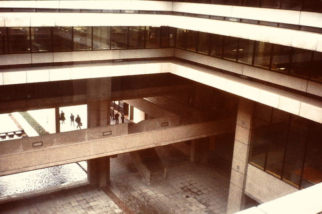 The central atrium. Author: Mark Warrick – CC BY-SA 2.0