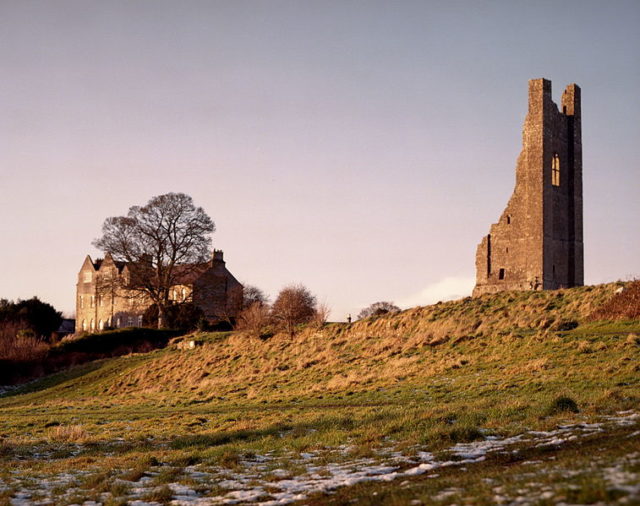 The Yellow Steeple. Author: Rob Hurson – CC BY-SA 4.0