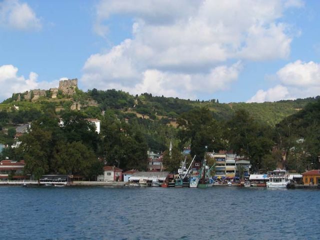 Anadolu Kavağı and Yoros Castle on the hill