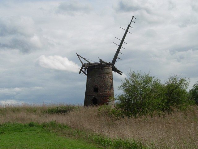 The mill as seen from west/ Author: Bob Paterson – CC BY-SA 2.0