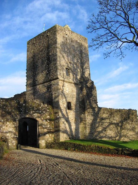 Mugdock Castle tower. Author: Brian D Osborne – CC BY-SA 2.0