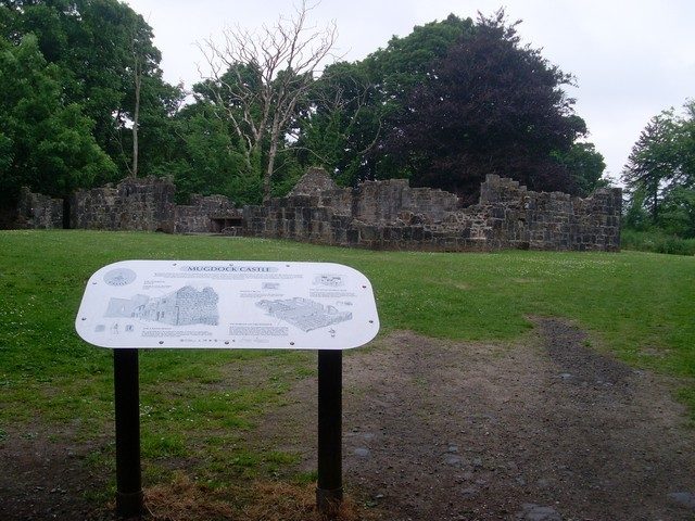 Part of the castle that is in ruins. Author: Stephen Sweeney – CC BY-SA 2.0