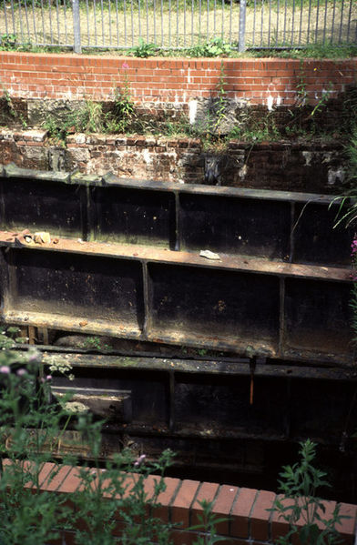 Part of the wheelpit. Author: Chris Allen – CC BY-SA 2.0