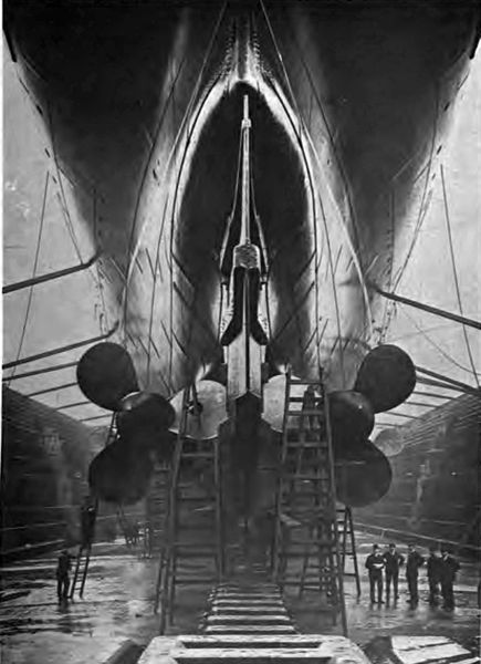 Photo of the original three-bladed propellers.