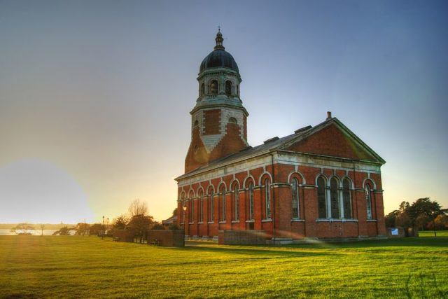 The hospital’s chapel. Author: Tim Firkins – CC BY-SA 3.0