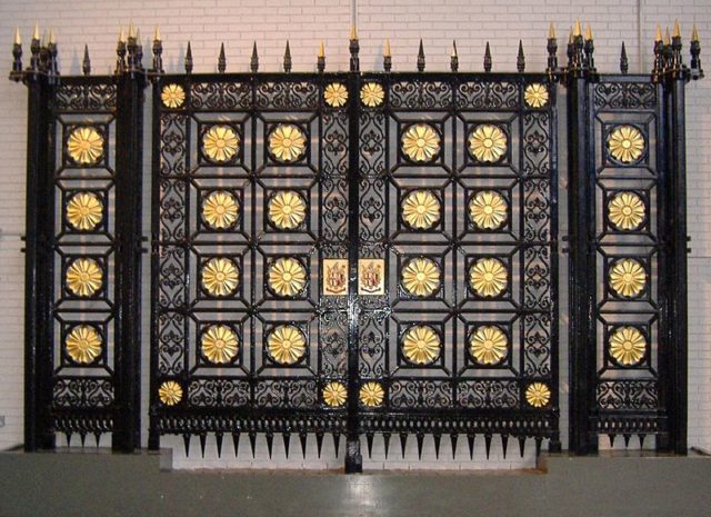The preserved gates. Author: Timloliver