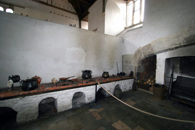 Part of one of the kitchens. Author: Cronwood – CC BY-SA 3.0
