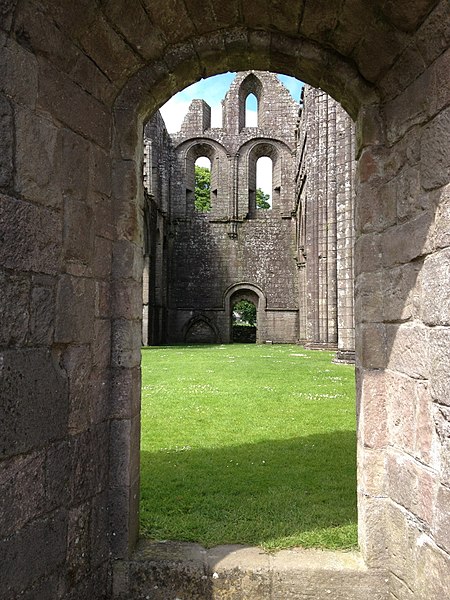 Part of the interior. Author: LornaMCampbell – CC BY-SA 4.0