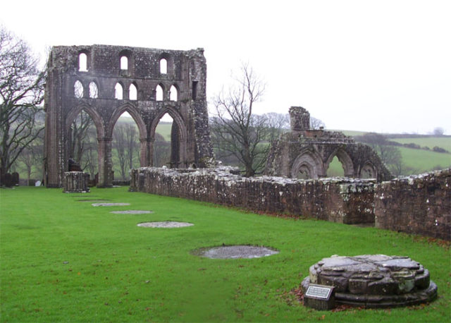 Part of the ruins. Author: Hopmans – CC BY-SA 3.0