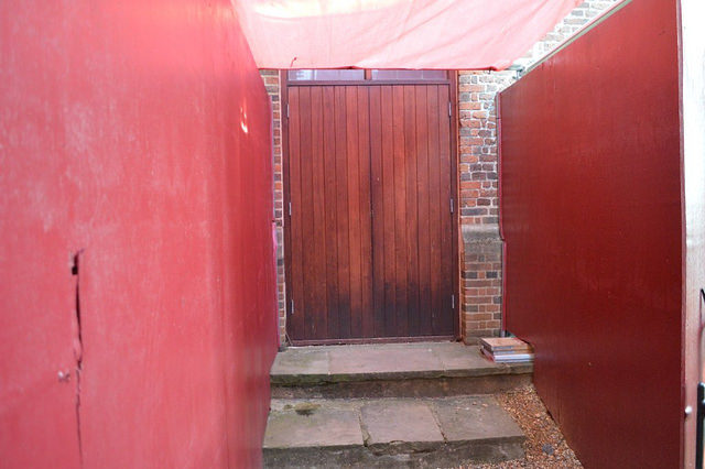 The doors that the ghost opened in 2003. Author: Matt Brown – CC BY 2.0