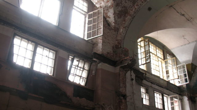 The island first opened to the public for the Summer on New Holland program (2011-2013). So far, part of the island has been transformed into a city park (phase one) and the buildings alongside the Kryukov Canal are currently undergoing restoration.