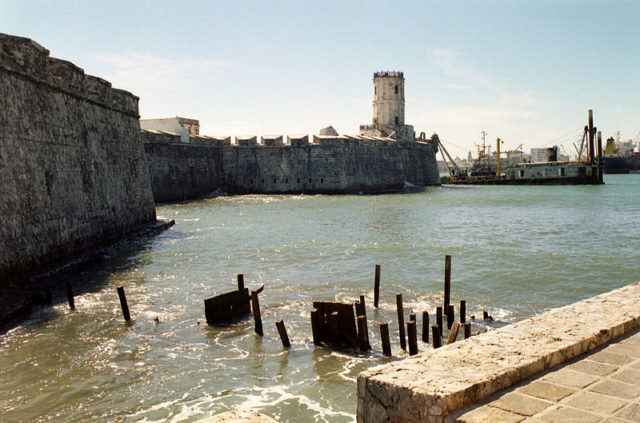 The fort in 2002. Author: Ken Eckert – CC BY-SA 4.0