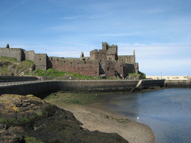 Peel Castle on St. Patricks Isle, Isle of Man. Author: Finn Bjorklid