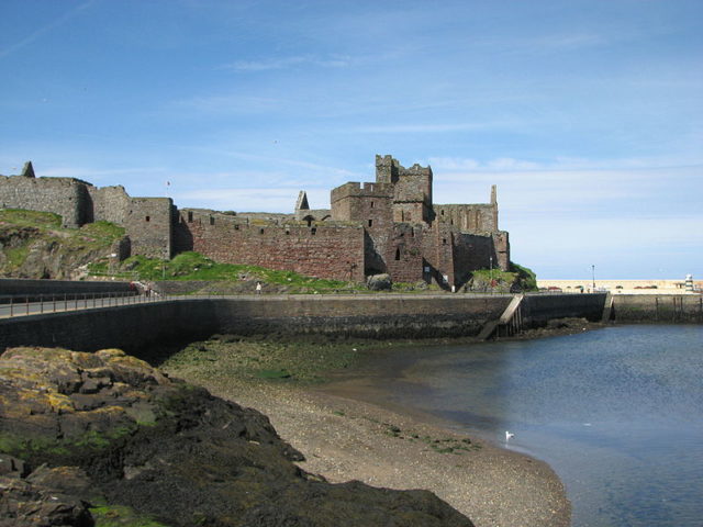 Peel Castle on St. Patricks Isle, Isle of Man. Author: Finn Bjorklid