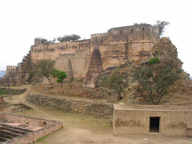 640px-ramkot_fort_-_the_courtyard.jpg