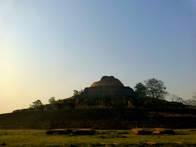 The stupa was taller in the past/ Author: Anandajoti Bhikkhu – CC BY 2.0