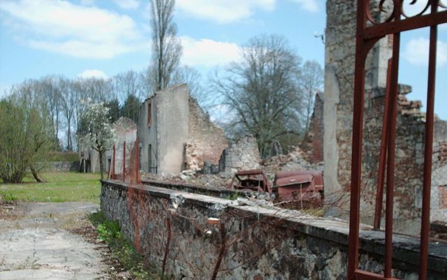Part of the village in 2006. Author: Rslr22 – CC BY-SA 4.0