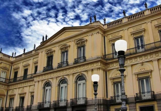 The National Museum of Brazil in 2004. Author: Paulo R C M Jr. – CC BY-SA 3.0