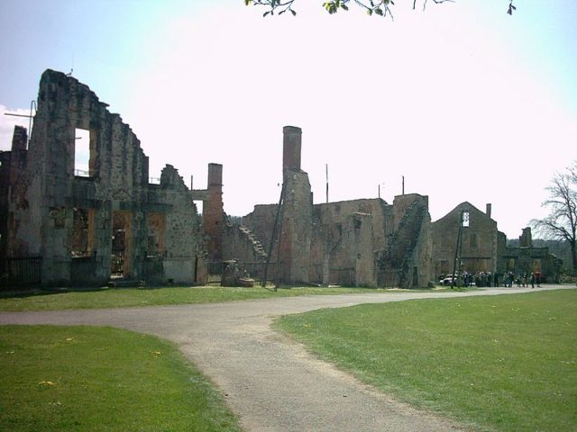 The village in 2002. Author: Rslr22 – CC BY-SA 4.0