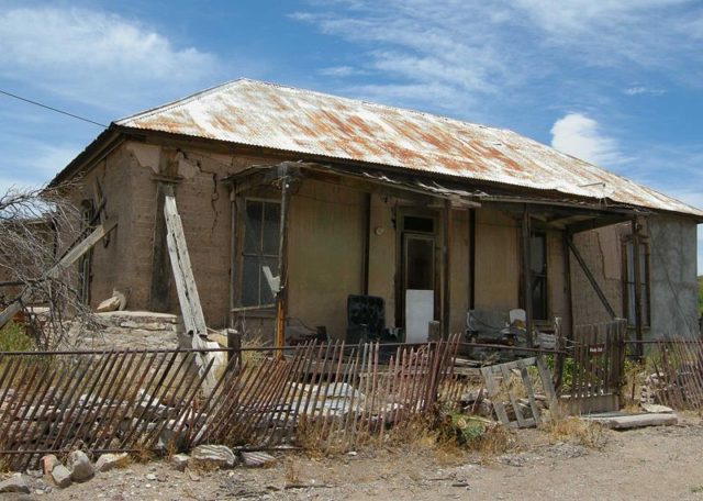 The abandoned Bella Hotel. Author: Plazak – CC BY-SA 3.0