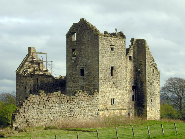The ruins of Torwood Castle/ Author: Nigel J C Turnbull – CC BY-SA 2.0