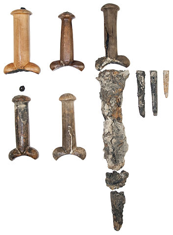 Some of the bollock daggers found on board the Mary Rose. Author: Mary Rose Trust. CC BY-SA 3.0