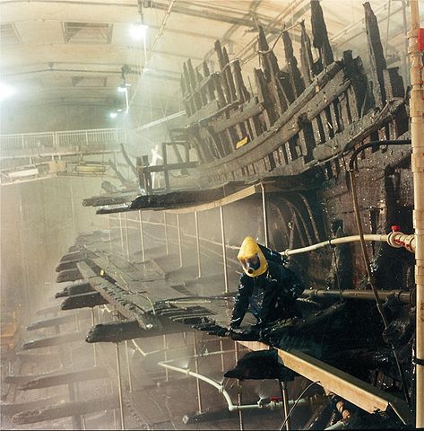 The hull of the ship undergoing conservation. Author: Mary Rose Trust CC BY-SA 3.0