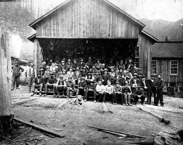 Group photo of some of the miners. Author: University of Washington Libraries, Special Collections
