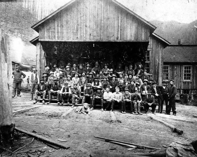 Group photo of some of the miners. Author: University of Washington Libraries, Special Collections