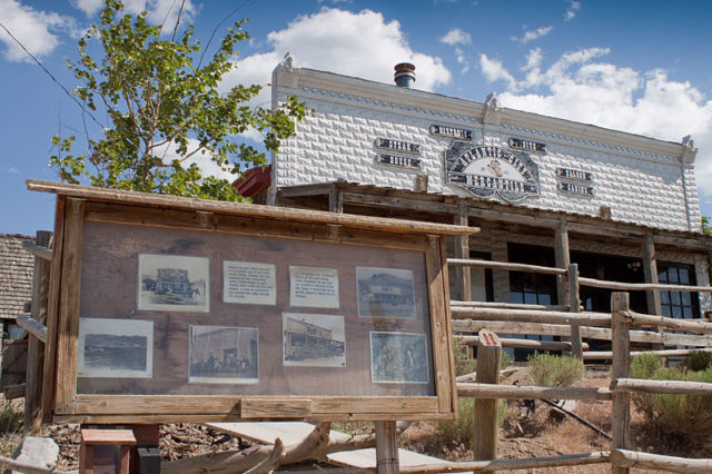 The former mercantile store is now a restaurant. Author: Anna-Katharina Stöcklin CC BY-SA 3.0