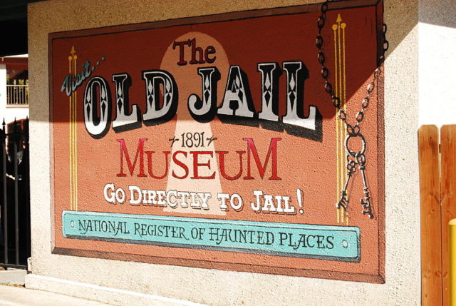 The jail is now a museum. Author: Yakin669 – CC BY-SA 3.0