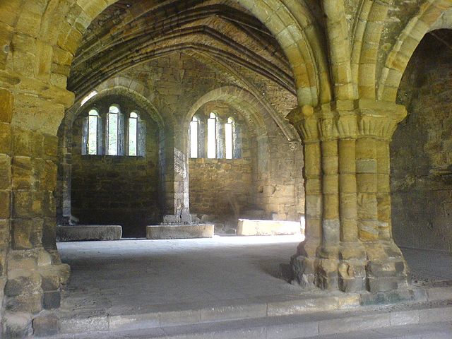 The derelict Chapter House – Author: Keith Ruffles – CC BY 3.0